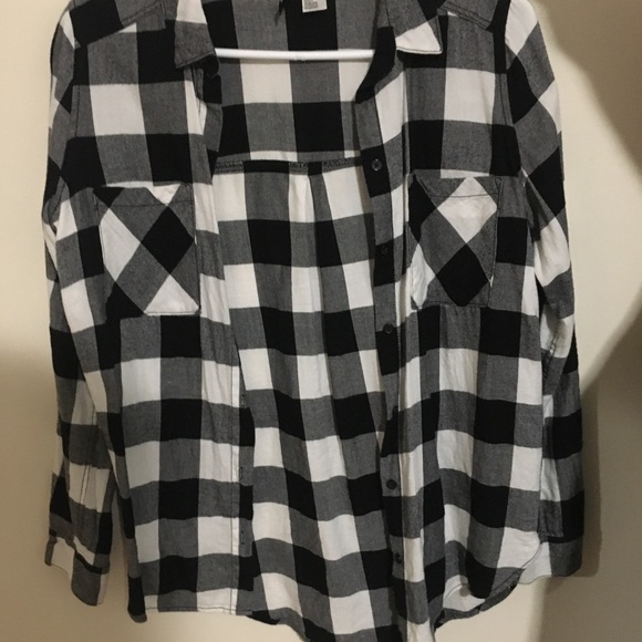 H&M Black & White Plaid Shirt - Picture 2 of 4